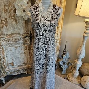 Sleeveless Black & White Geometric Maxi Dress